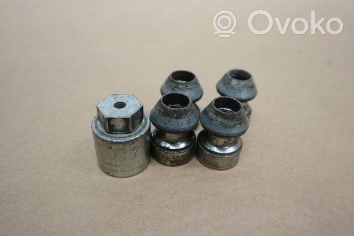 Ford S-MAX Anti-theft wheel nuts and lock 