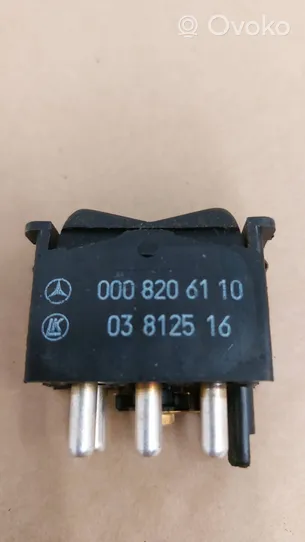 Mercedes-Benz 380 560SEC C126 Przycisk / Przełącznik ogrzewania szyby przedniej / czołowej 0008206110