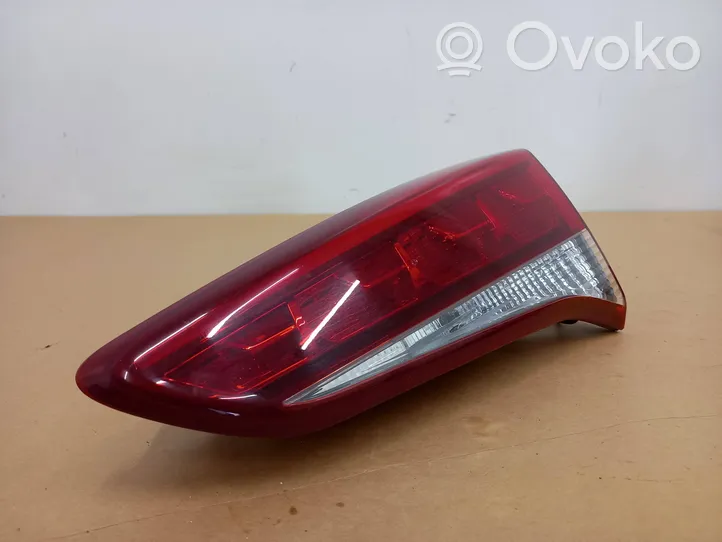 Hyundai Tucson TL Lampy tylnej klapy bagażnika 92404d7