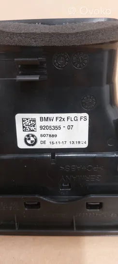 BMW 1 F20 F21 Kojelaudan sivutuuletussuuttimen kehys 9205355