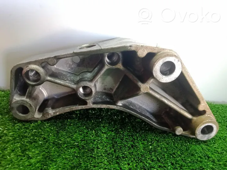 Volkswagen Tiguan Engine mount bracket 5N0199117A