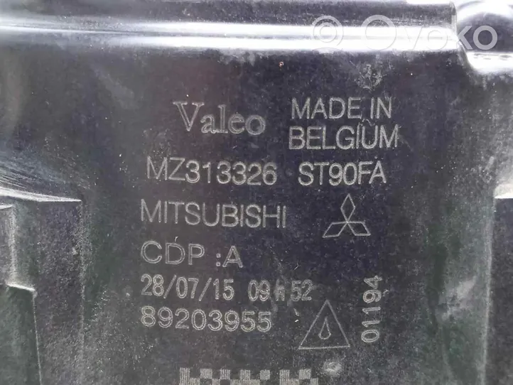 Mitsubishi Montero Światło przeciwmgłowe przednie 89210622