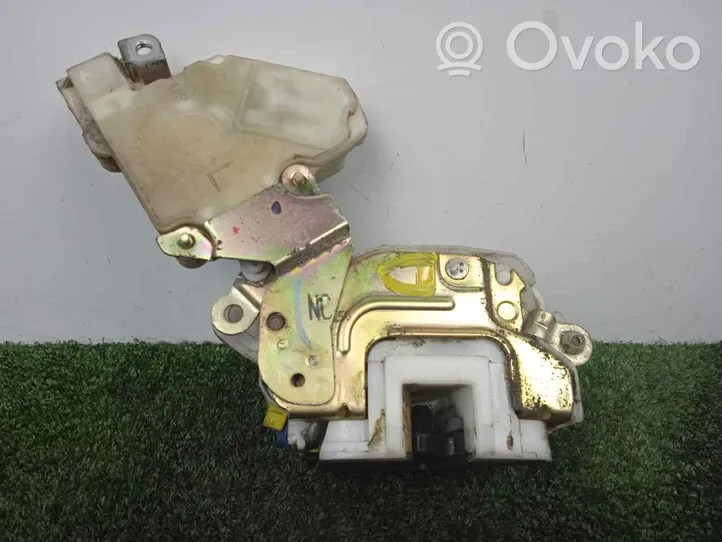 Nissan Vanette Serratura portiera anteriore 8055261U01