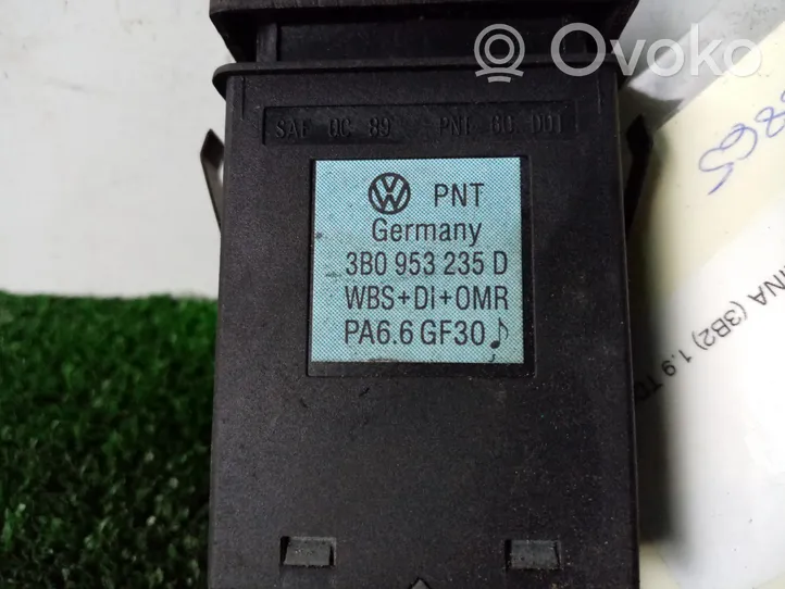 Volkswagen Passat Alltrack Interruttore luci di emergenza 3B0953235D