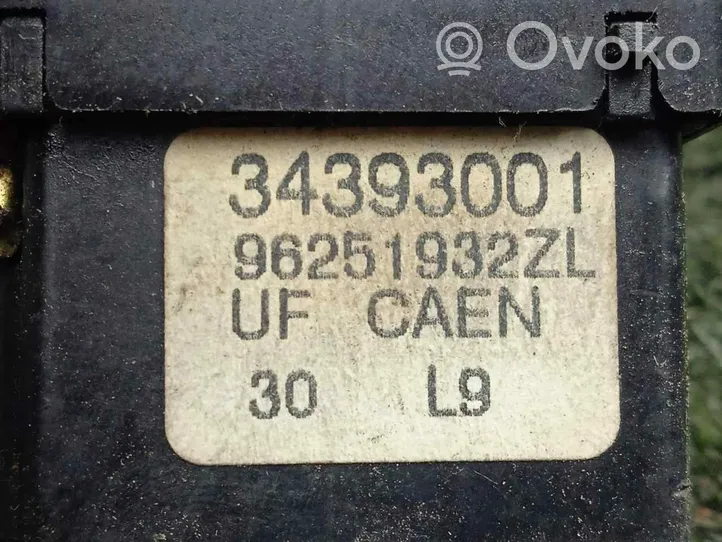 Citroen Xsara Interrupteur d'éclairage de la cabine dans le panneau 96251932ZL