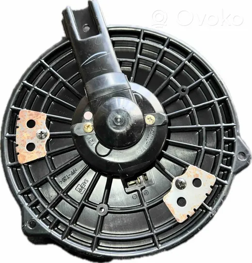 Toyota Avensis T250 Mazā radiatora ventilators 