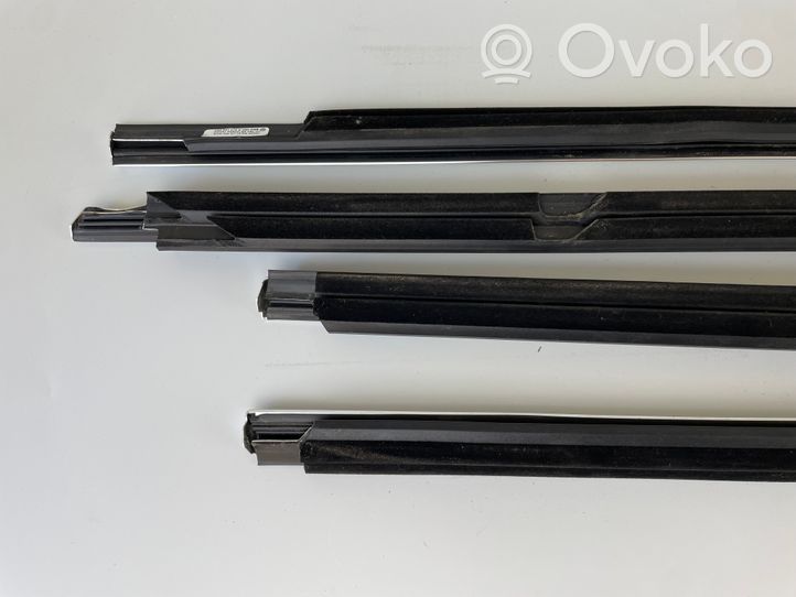 Volkswagen PASSAT B8 Rivestimento modanatura del vetro della portiera anteriore 3G9839476D