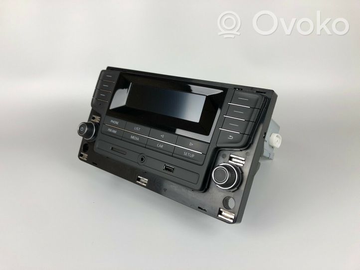 Volkswagen Crafter Panel / Radioodtwarzacz CD/DVD/GPS 2E0035130