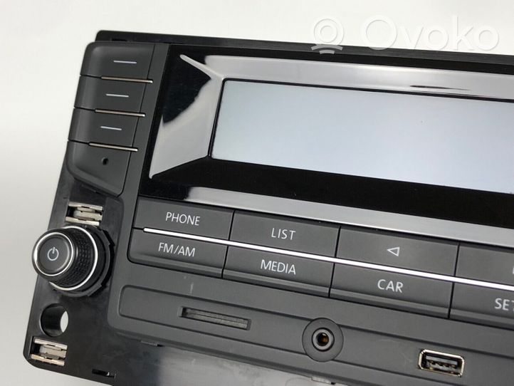 Volkswagen Crafter Panel / Radioodtwarzacz CD/DVD/GPS 2E0035130