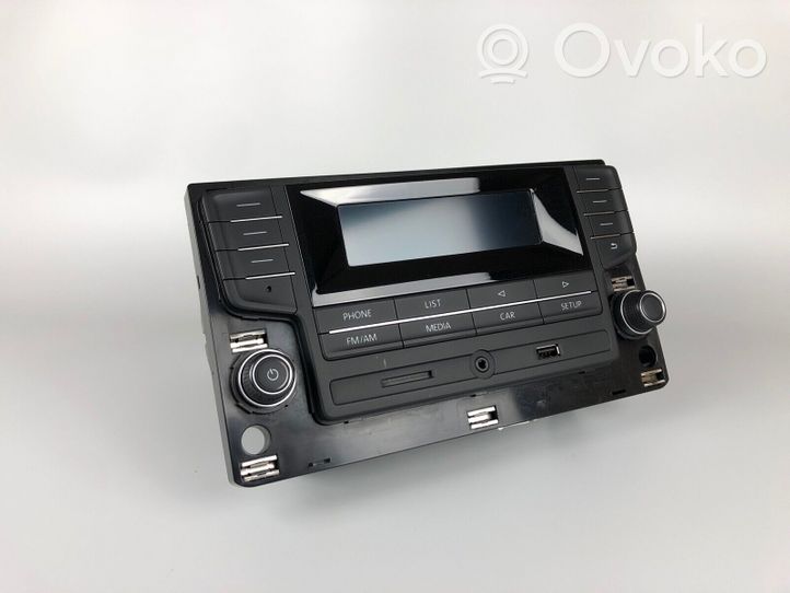 Volkswagen Crafter Panel / Radioodtwarzacz CD/DVD/GPS 2E0035130