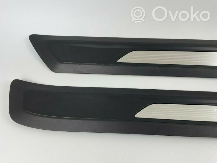 BMW M4 F82 F83 Garniture marche-pieds avant 8063797