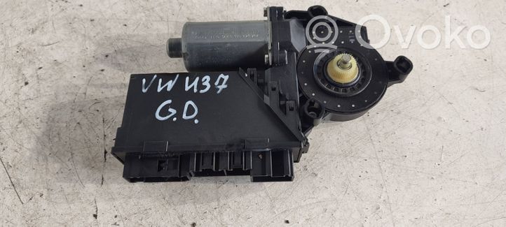 Volkswagen Touareg I Takaoven ikkunan nostomoottori 7L0959704C