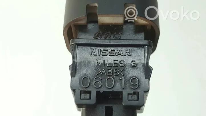 Nissan Pathfinder R51 Autres commutateurs / boutons / leviers 06019