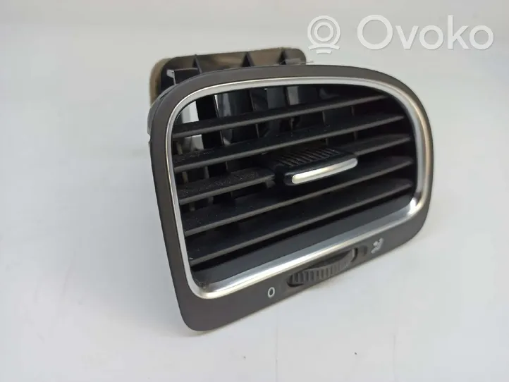 Volkswagen Golf VI Dysze / Kratki środkowego nawiewu deski rozdzielczej 5K0819710