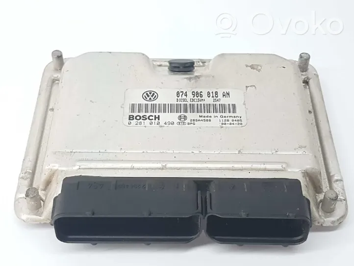 Volkswagen Multivan T4 Komputer / Sterownik ECU silnika 0281010490