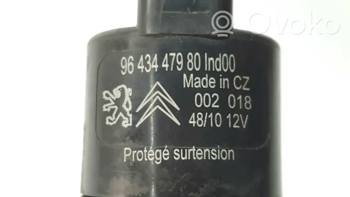 Peugeot 3008 I Tuulilasi tuulilasinpesimen pumppu 