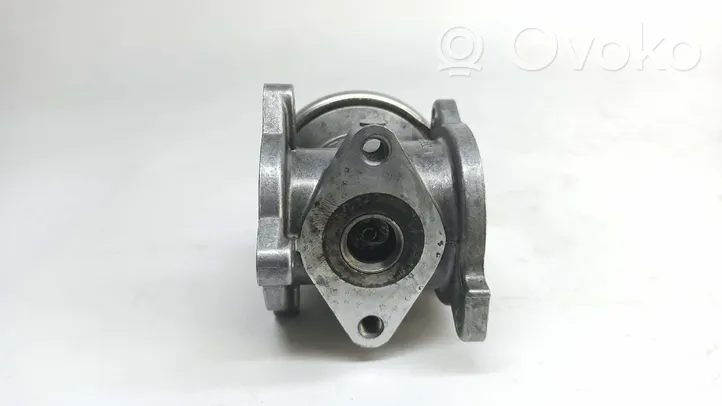 Volkswagen Polo IV 9N3 Soupape vanne EGR 045131501F