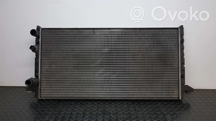 Volkswagen PASSAT B4 Radiateur de refroidissement 3A0121253