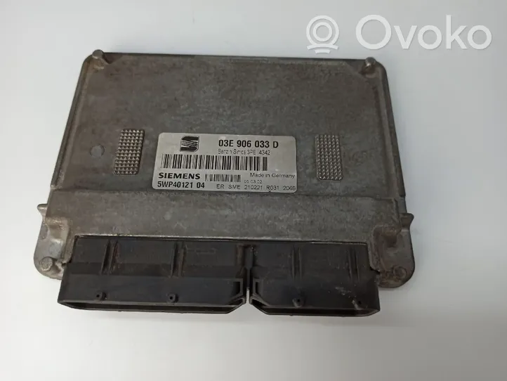 Seat Ibiza III (6L) Motorsteuergerät ECU 5WP40121