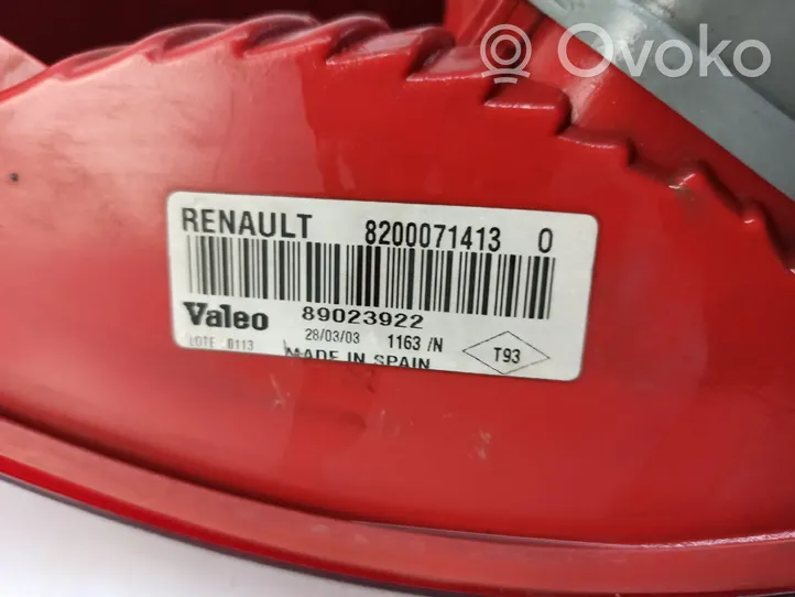 Renault Clio II Lampy tylnej klapy bagażnika 89023922