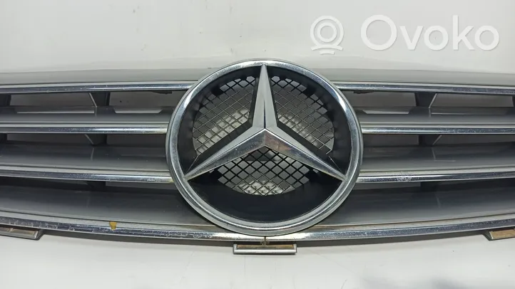 Mercedes-Benz CLK A209 C209 Grotelės viršutinės A20988001837246