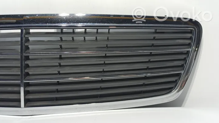 Mercedes-Benz C W203 Grille calandre supérieure de pare-chocs avant A2038800483