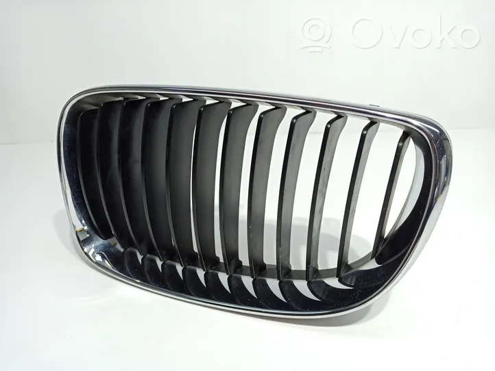 BMW 1 E81 E87 Grille calandre supérieure de pare-chocs avant 