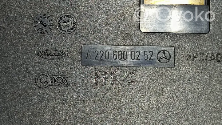 Mercedes-Benz S W220 Auton tuhkakuppi A2208100830