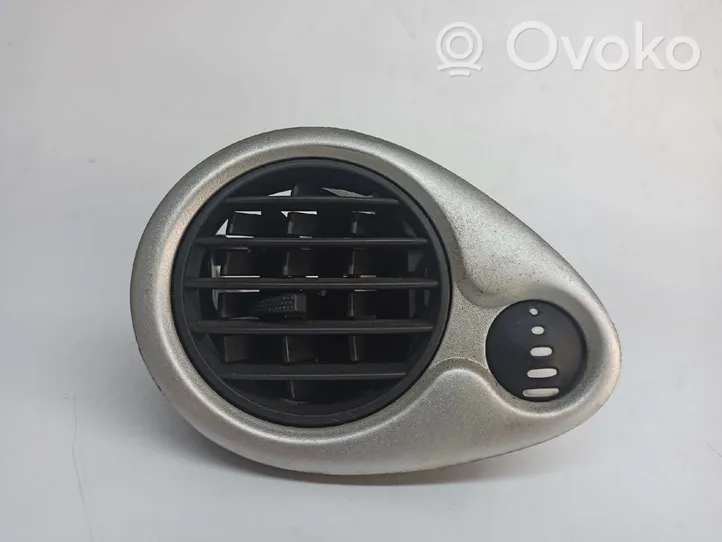 Renault Clio III Grille d'aération centrale 