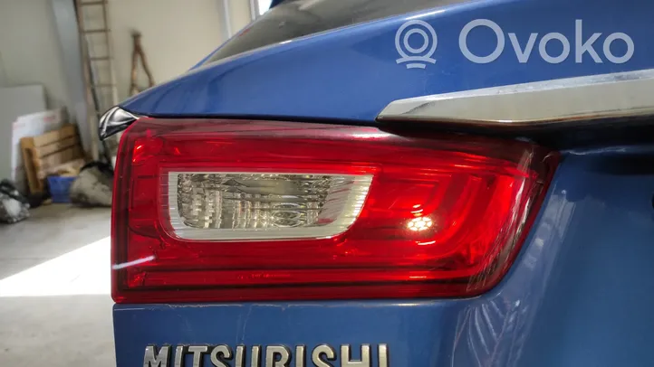 Mitsubishi ASX Lampy tylnej klapy bagażnika 