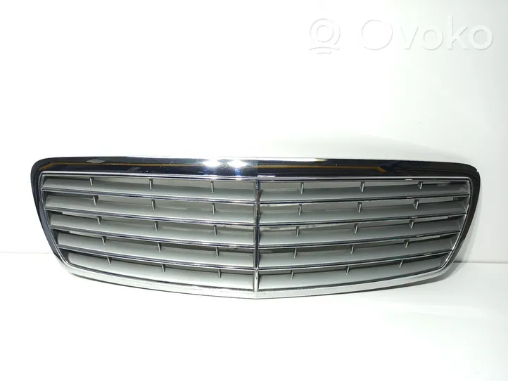 Mercedes-Benz E W211 Maskownica / Grill / Atrapa górna chłodnicy A21188003837246