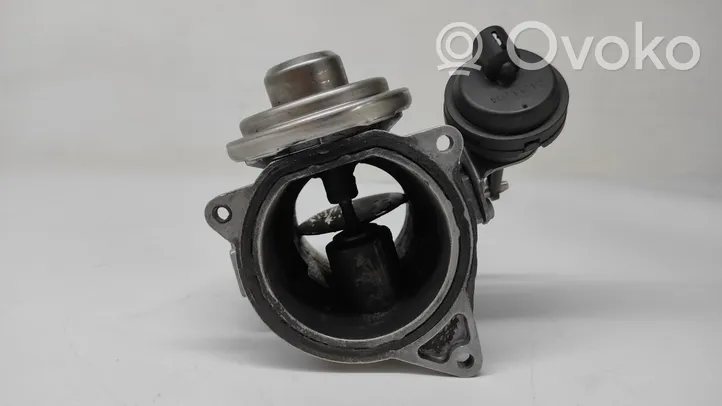 Volkswagen Touareg I EGR valve 070128073