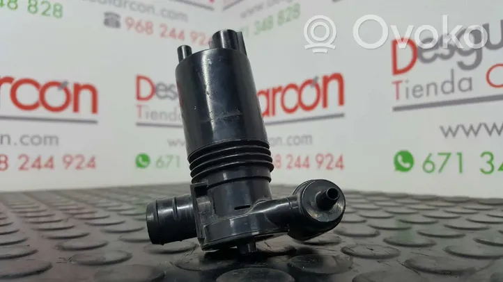 Nissan Juke I F15 Windscreen/windshield washer pump 