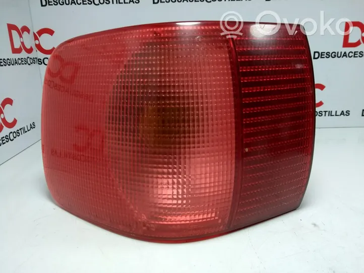 Audi 80 90 B3 Luci posteriori 8A0945095D