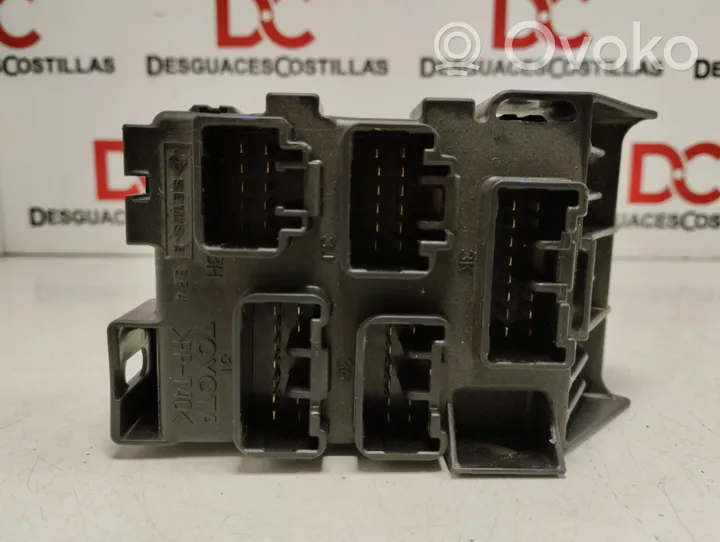 Toyota Avensis T250 Drošinātāju bloks 8273405030