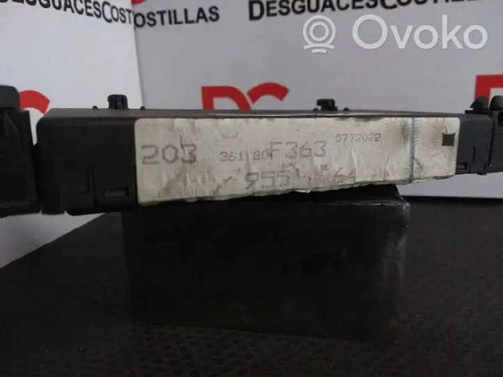 Mercedes-Benz C W203 Centralina/modulo chiusura centralizzata portiere 2038206426