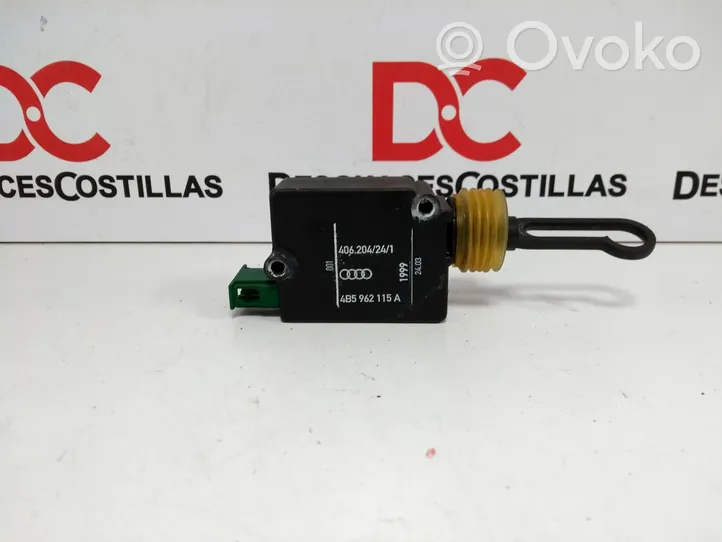 Audi A6 S6 C5 4B Motorino di blocco/chiusura del portellone del bagagliaio 4B5962115A