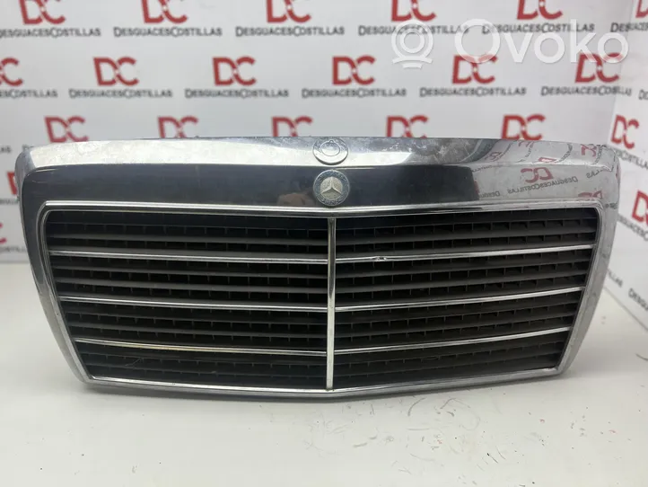 Mercedes-Benz E W124 Передняя решётка 1248880223