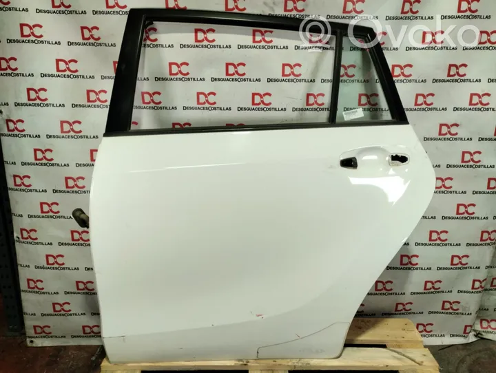 Toyota Verso Drzwi tylne 670040F020