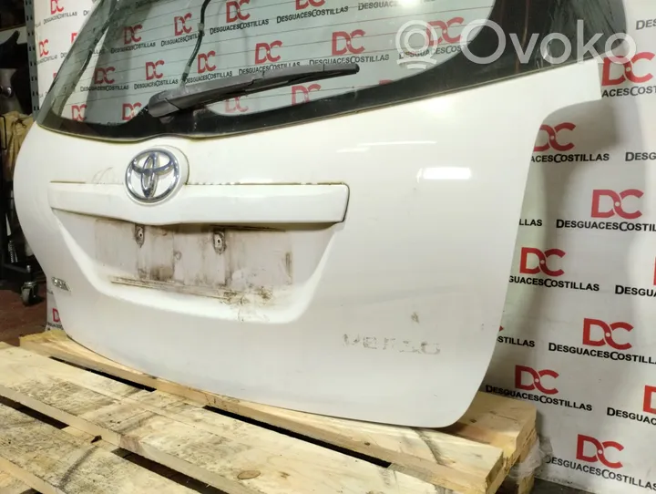 Toyota Verso Couvercle de coffre 670050F030