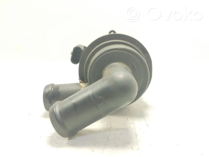 Volkswagen Golf VI Pompe de circulation d'eau 5N0965561A