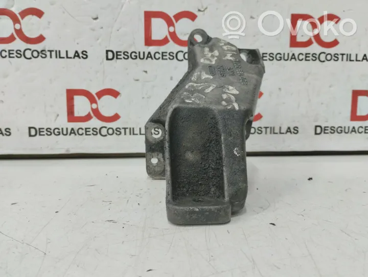 Volkswagen PASSAT B5 Dzinēja spilvens 8D0199307L