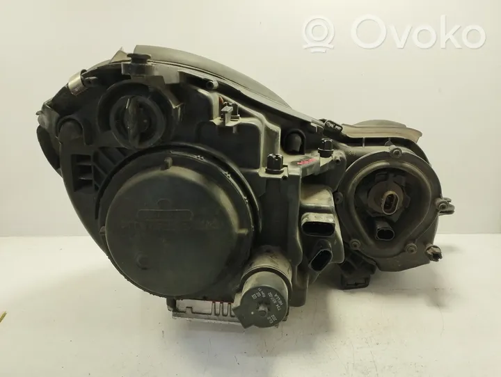 Mercedes-Benz E W211 Lampa przednia A0028202426