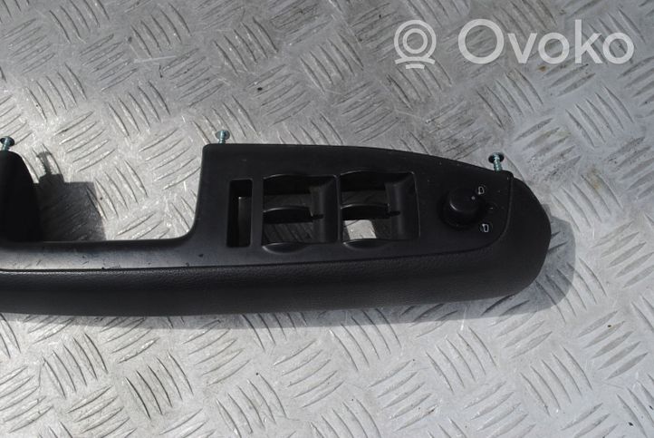 Audi A4 S4 B7 8E 8H Rivestimento della maniglia interna per portiera anteriore 8E1867173