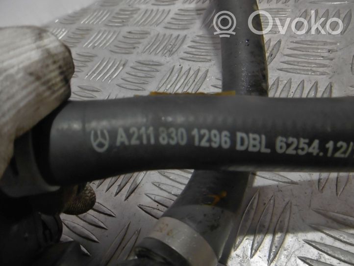 Mercedes-Benz E W211 Tubo flessibile del liquido di raffreddamento del motore A2118301296