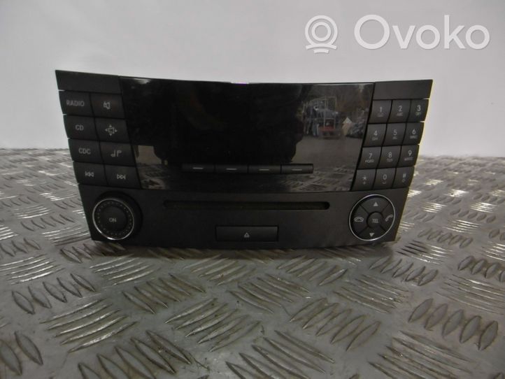 Mercedes-Benz E W211 Unità principale autoradio/CD/DVD/GPS A2118702189