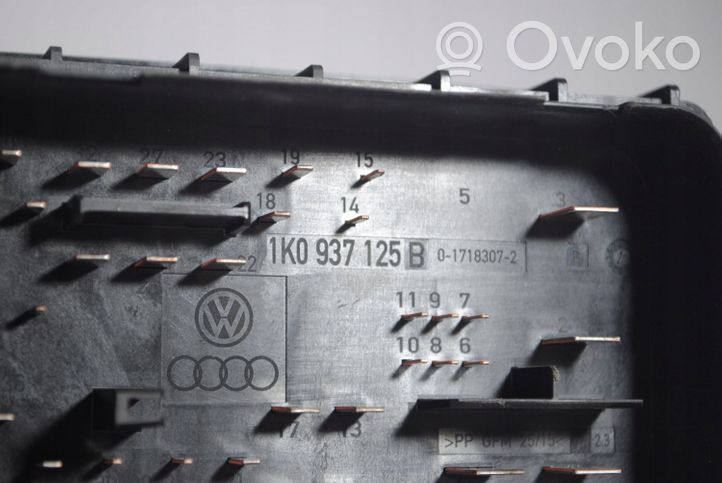 Volkswagen Eos Saugiklių blokas 1K0937125B