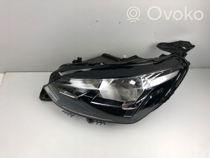 Peugeot 208 Lampa przednia 9823194080