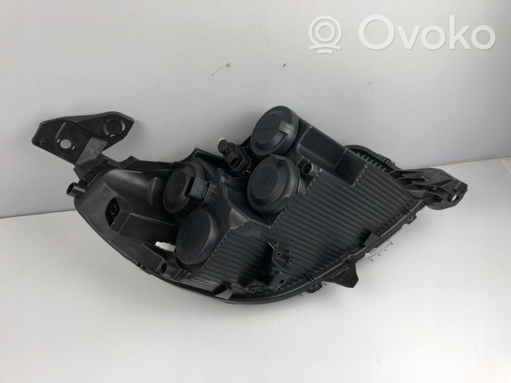 Peugeot 208 Lampa przednia 9823194080