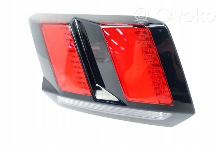 Peugeot 3008 II Lampy tylnej klapy bagażnika 9810477880